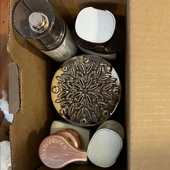 Bath & Body Works Pure Wonder 6 Item Gift Set with Cream Tote - Picture 6 of 7